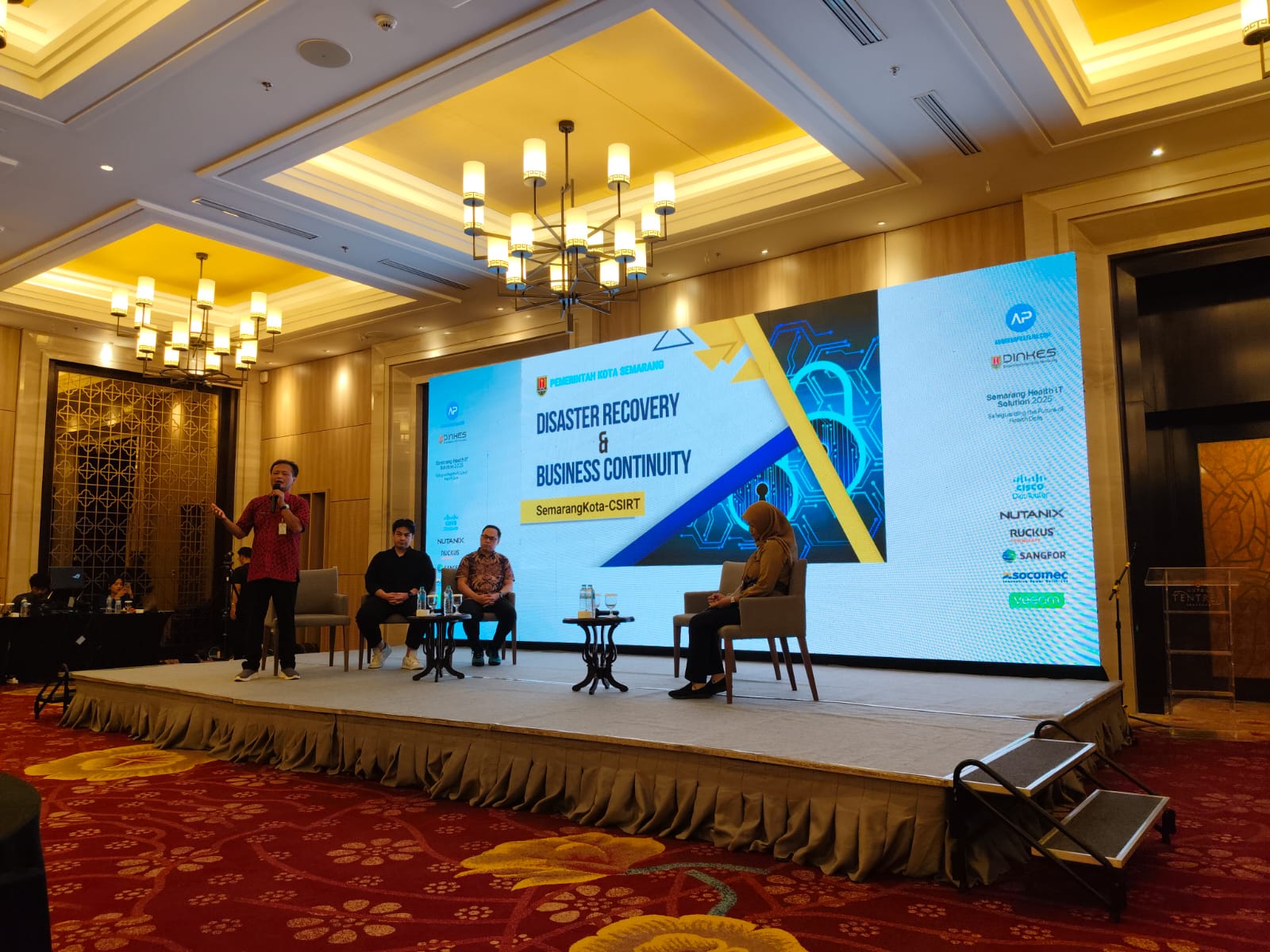 Diskominfo Kota Semarang Jadi Narasumber dalam Semarang Health IT Solution 2025 di Hotel Tentrem